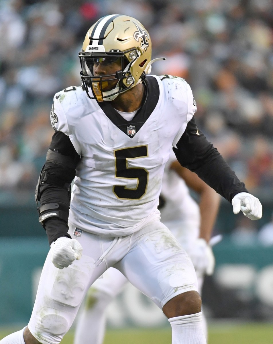 New Orleans Saints linebacker Kwon Alexander (5) against the Philadelphia Eagles. Mandatory Credit: Eric Hartline-USA TODAY Sports